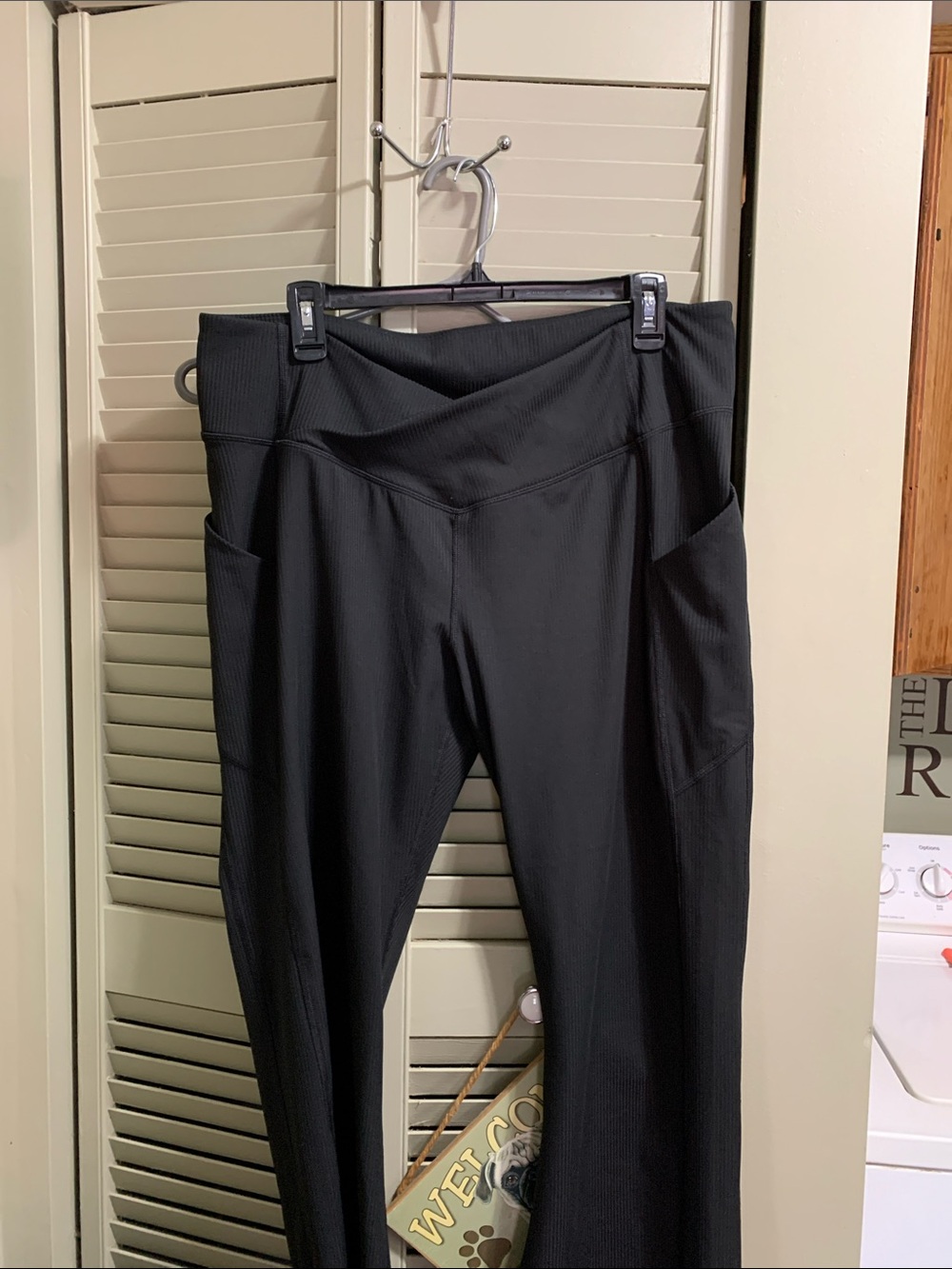 Fabletics Black High-Waist V-Waist Pocket Leggings